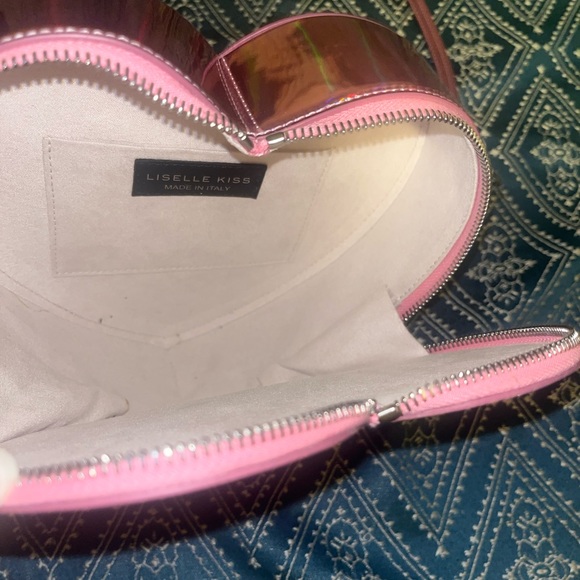 Liselle Kiss Harley Metallic pink heart shaped purse - Picture 4 of 4